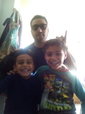 CarlosE80567062's profile picture. Jajaja yo y mi tio