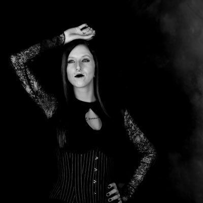 DanielleJanetB's profile picture. Goth mama⚰️🦇 mother of 2👶🏼 Married to an amazing man Eric💍 Employed Hot topic / model for draven mathus 🕸forever odd 💀