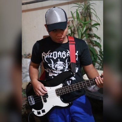 izninz's profile picture. 