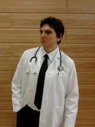 Um apaixonado sem amor, um estrangeiro em sua terra natal. Humanista por criação e médico por dedicação.