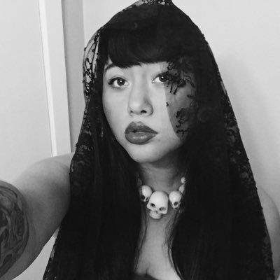 Production Sound Recordist from Portland OR. I love making movies, listening to music, watching movies, red lipstick, DOGS, traveling and daydreaming.
