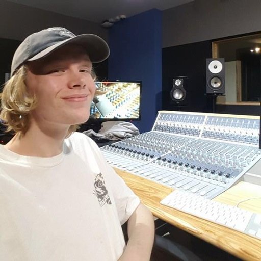 musician/sound engineering student                 @petlibraryuk