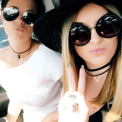 Best friends blogging about adventures in travel, beauty, wellness, and more! | Email: info@champagnecozy.com