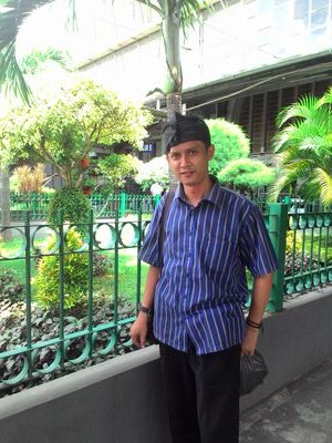 Rudiwiharja's profile picture. Happy