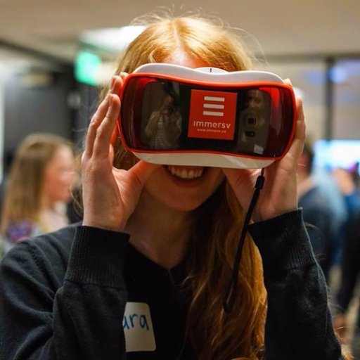 Creative in #VR. Exploring the relationship between design, technology, and environmentalism #AR #MR #WomeninVR #vrforgood 🌎🌳🌊