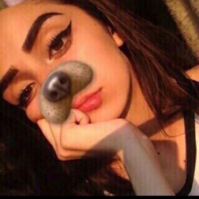 يا زينها من بلوى يوم ابتلينا بشخص لا نستطيع كرهه مهما h حصل🙊💔'