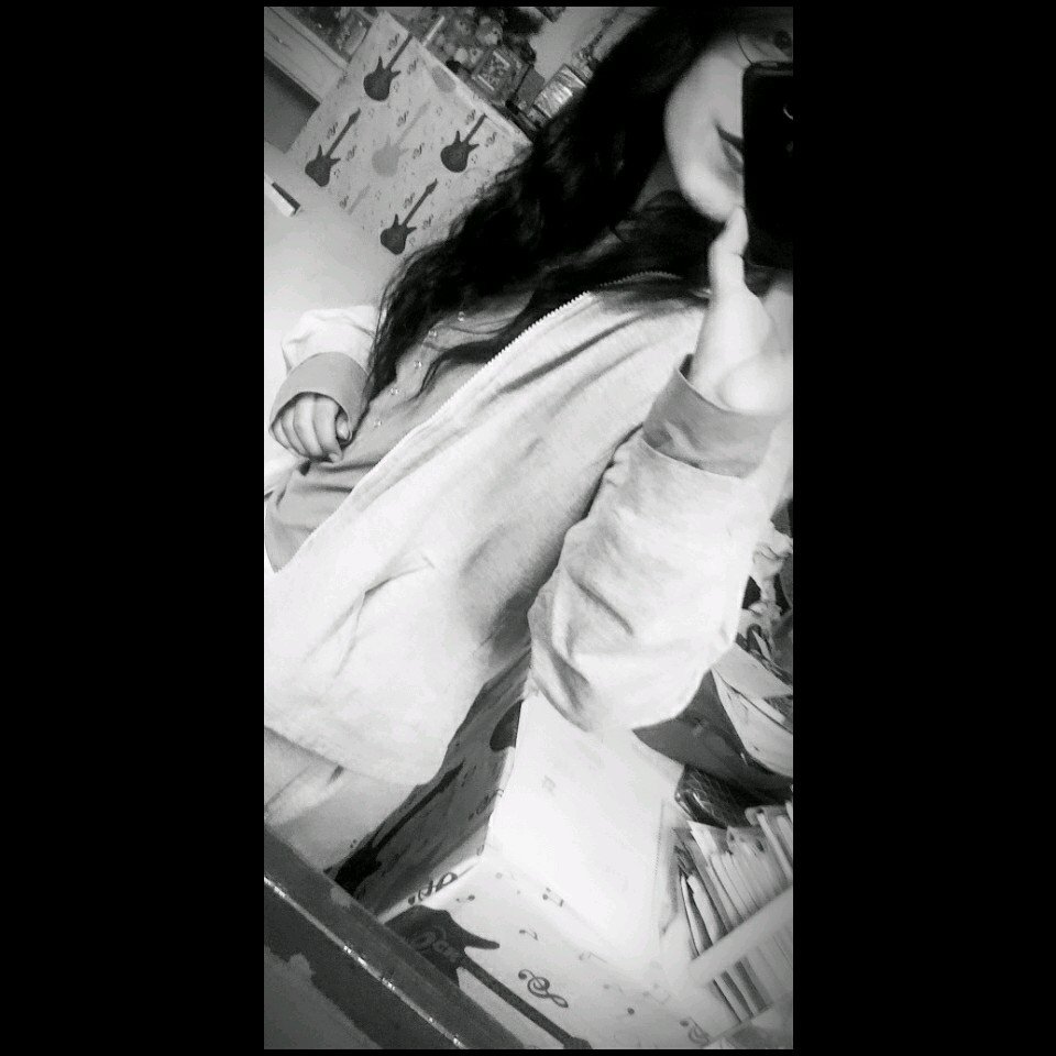 karengisela16's profile picture. El problema es que a veces vemos señales donde solo hay coincidencias :)