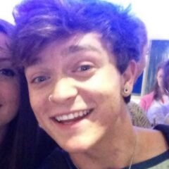 wildxvamps's profile picture. 16/5/16 - 17/5/16 ✨4 friends are fulfilling their dreams✨