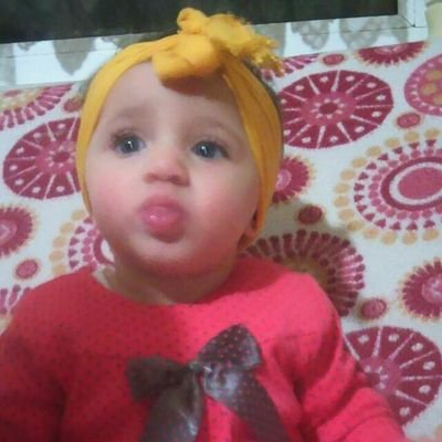 'Çok gülen insana iyi davranın, çünkü bir yerlerde hep tek başına ağlar.'