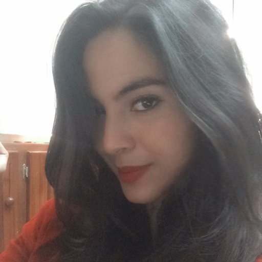 enamorada por completo del arte y la ciencia soy actriz, física pura, bailarina, poeta, sensible, niña friki-geek, amante de la vida y los sueños surealistas