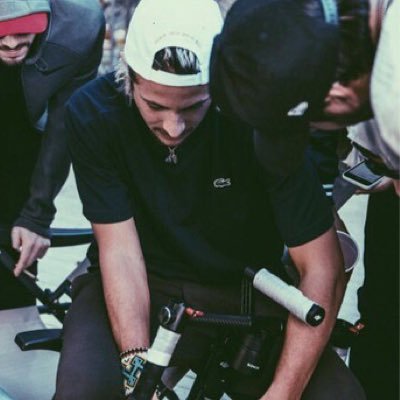 nekkinsrpg's profile picture. ses copines me regardent genre "qd est ce qu'elle l'épouse??" ses copains me regardent genre "qu'est cqu'elle lui trouve??" 🌪