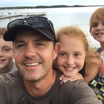 Father to 3 redheads, Winnipeg Jets, Winnipeg Blue Bombers and Toronto Blue Jays fan. Winnipeg Real Estate agent, proud Rotarian. 🐊