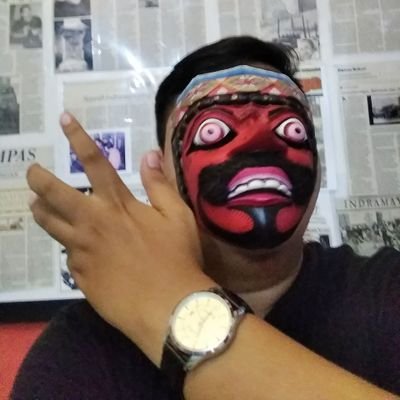 Seorang pemulung kata, pencinta seni, pegiat budaya, pemotret, dalang dalam lakon hidupnya sendiri.