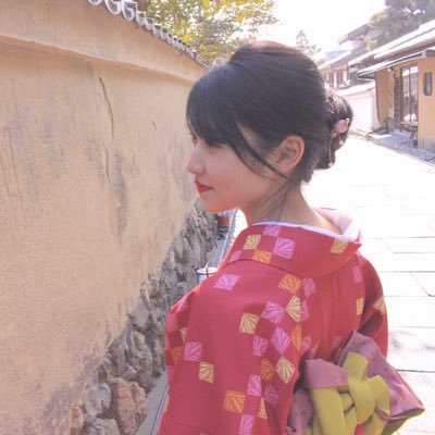 apririri12's profile picture. 