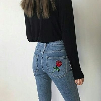 No hay nada que pueda ofrecer, no soy interesante y a duras penas puedo con mi vida. Deje todo y a todos atrás para intentar ser feliz.