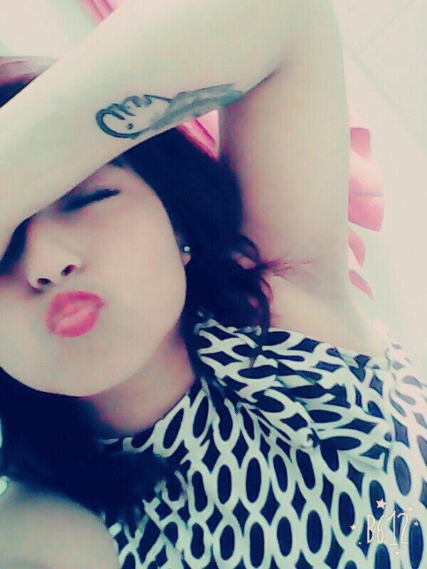 la vida no se cuenta por las veces que respiras si no por los momentos que te dejan sin aliento.....love is forever...