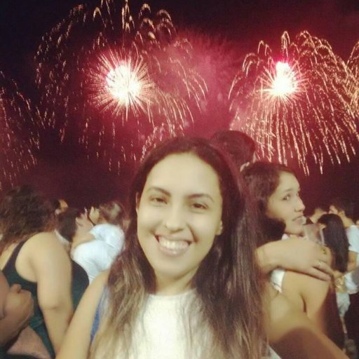 Ela procurava as flores sem saber que a primavera morava dentro dela (follow back)♡