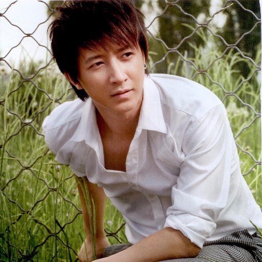 @realhangeng BECAME MY BIAS IN SUPER JUNIOR WHEN I LEARNED THAT WE HAVE THE SAME BIRTHDAY, WE ARE BOTH BORN ON FEBRUARY 9, I LOVE YOU HANGENG ♥ I MISS YOU ♥