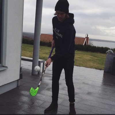 tjennaa😊 hoppas att ni tittar till min youtube kanal som heter isac jeppsson! kungar är ni kontakt isac.jeppsson@outlook.com