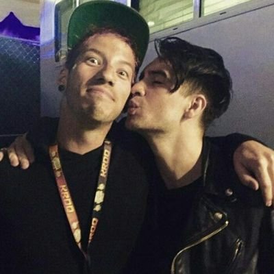 TØP BOOOOIIIIIIII