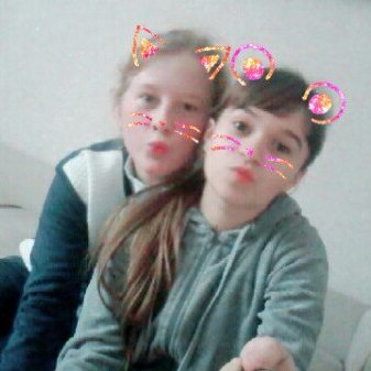Пр:З Я Даниела :З Я увлекаюсь : музыкой , рисованием , снимаю видео :З