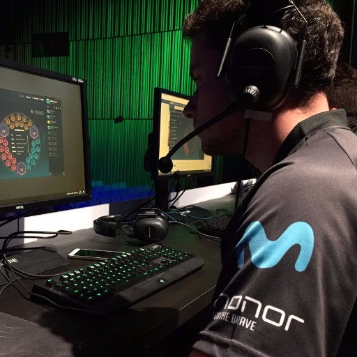 Tennis Coach // Ex Professional League of Legends Player.
Twitch: https://t.co/0s1EC99OEf