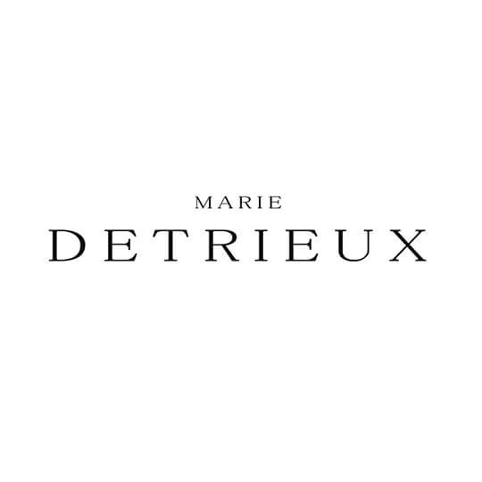 Detrieux Paris est une marque Haute Couture créé par une jeune créatrice. Elle incarne le modernisme actuel tout en gardant les valeurs du passé.