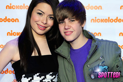 Please follow me if u would like to c justin bieber on Icarly!! god bless 3