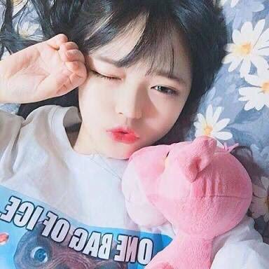 y__j__kr's profile picture. 