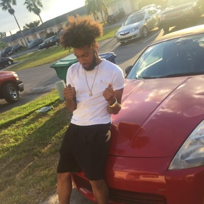 _SolesGetMeHoes's profile picture. Moving in silence.