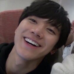 tentki's profile picture. lACHE MOI MICHEL LACHEU MOI