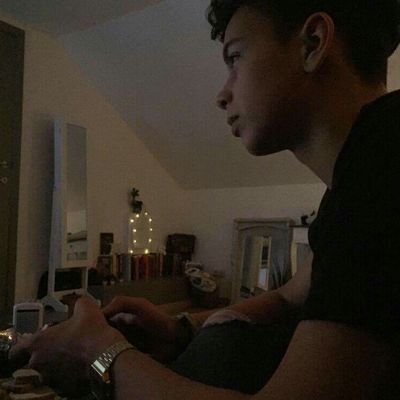 vdvsaber's profile picture. ♦