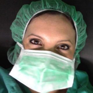 Médico especialista en anestesiología y tratamiento del dolor. Máster en investigación y tratamiento del dolor. Máster en Anatomía aplicada a la clínica.