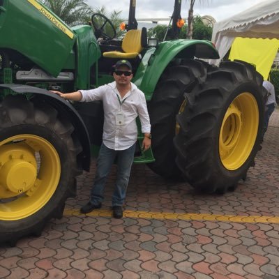 Economista. Ing agrícola. MBA en administración de empresas. Innovador agrícola.