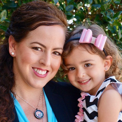 #editor & #writer who thinks through my fingertips. #momager to @EllaGraceHelton Managing Editor @ethingbrevard