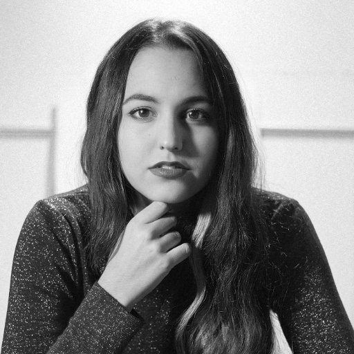 ✦ Modista y fotógrafa.
✦ Diseño de autor, figurinista y vestuario escénico.
✦ Extremeña en Extremadura.
✦ Perfil seguro, si necesitas ayuda 💌.