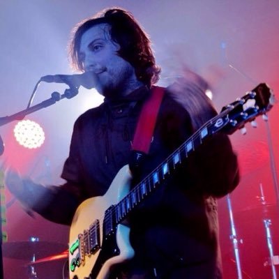 fluorescentiero's profile picture. i wanna live in the now