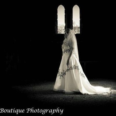 I am a Multi Award Winning Photographer who specialise in newborn, portrait and wedding photography.