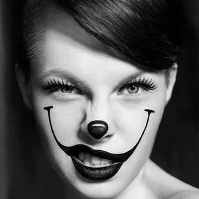 raraavis_mdp's profile picture. Vieja chota, a mucha honra. No soy yo, es mi avatar.  Vine a tuitear boludeces. Lic. en golosinas. Sushi lover.