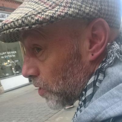 markJpotter's profile picture. What can I say, I am if nothing else a completely awesome idiot :)