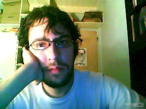 aMoksito's profile picture. Una vida deprimente, 
una cara sonriente.