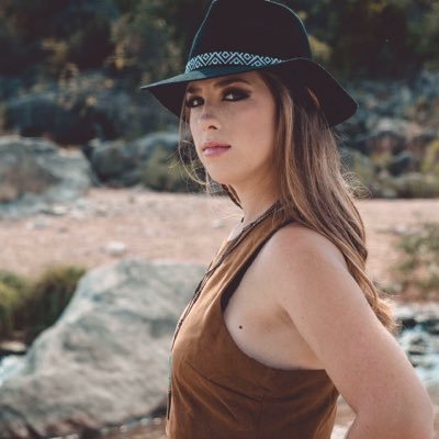 Singer/Songwriter. Gypsy Soul. Livin' life in episodes. T for Texas, T for Tennessee. 🌵