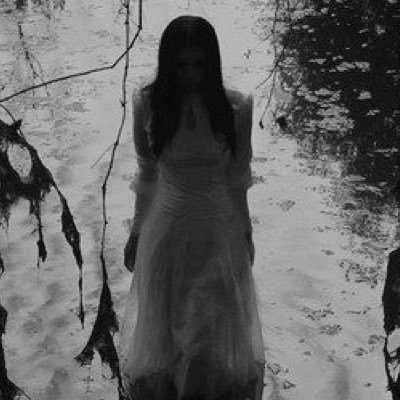 Iɴ ᴛʜᴇ sᴍᴀʟʟ ᴛᴏᴡɴ ᴏғ Hᴏʟʟᴏᴡ Pᴏɪɴᴛ﹐ ᴀ ᴋɪʟʟᴇʀ ʟᴜʀᴋs ɪɴ ᴛʜᴇ sʜᴀᴅᴏᴡs. Wɪʟʟ ʏᴏᴜ ʜᴀᴠᴇ ᴡʜᴀᴛ ɪᴛ ᴛᴀᴋᴇs ᴛᴏ sᴜʀᴠɪᴠᴇ﹖