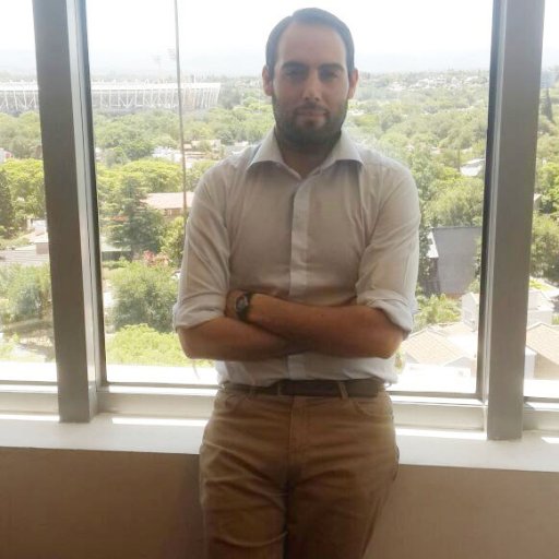 Periodista. Locutor. Consultor en Comunicación y Marketing. Humanista. Curioso. Racional. Cocinero autodidacta. Lector polímata.