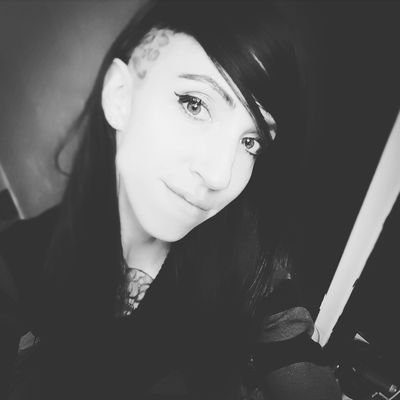 K_Leigh_J's profile picture. Self taught artist ☆Canadian☆ IG: kreepy_kreative