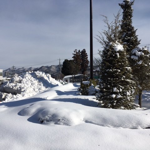 Visitor information in English on a cool little onsen ski resort with outdoor activities just 1 hour from Tokyo by bullet. Minakami! Tweet me your questions.