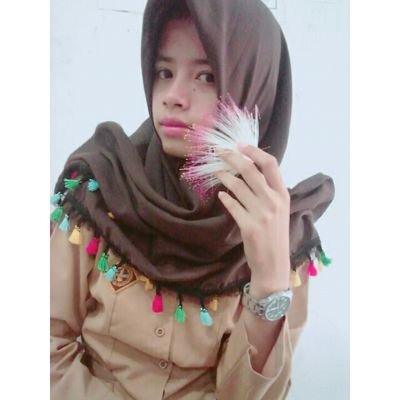 Dilla suka dengan yang namanya buku novel dan juga suka menulis sebuah karangan yang bentuknya seperti cerpen atau puisi