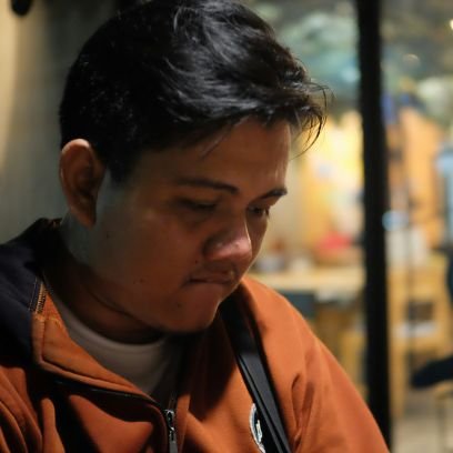 si buncit yg berusaha jadi si sixpack