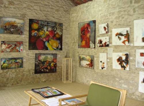 GalerieDArt-Expo welcomes regularly exhibitions in summer. The showroom situated in Picardy (France) is given free of charge to all painters.