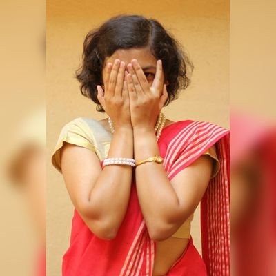 ms_gundi's profile picture. Ladette💇|Virago💣|Ambivert|Loquacious💋|Dilettante🎤💃📝🎨📷|Equable|Stoical|Agnostic|Magniloquent💁|Self-Hypercritical|Amenable|Vacillating➿🔄|Philo❤phobe🙊|♊